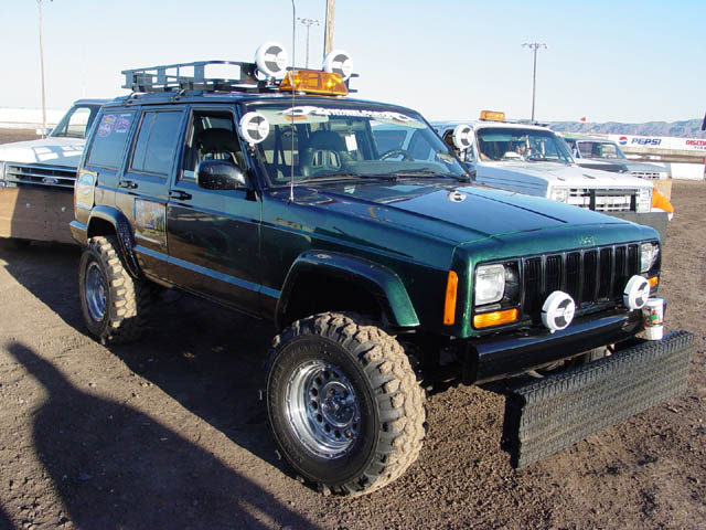 SPEEDY GONZALES BRIGHT AND SHINNY 1999 JEEP CHEROKEE SPORT 4X4